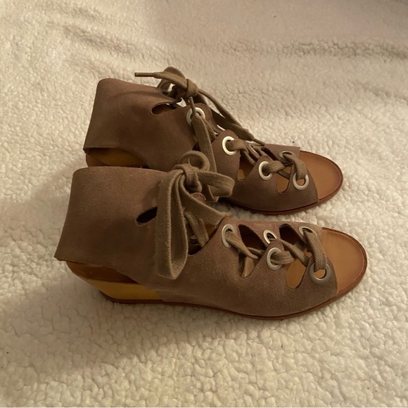 Dolce Vita Lei Brown Tan Suede Wedge Grommet Lace-Up Ankle Wrap Sandals - Picture 5 of 6